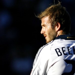 开云电子-西甲火力全开：连续攻门突破对手防线，西甲连场进球纪录